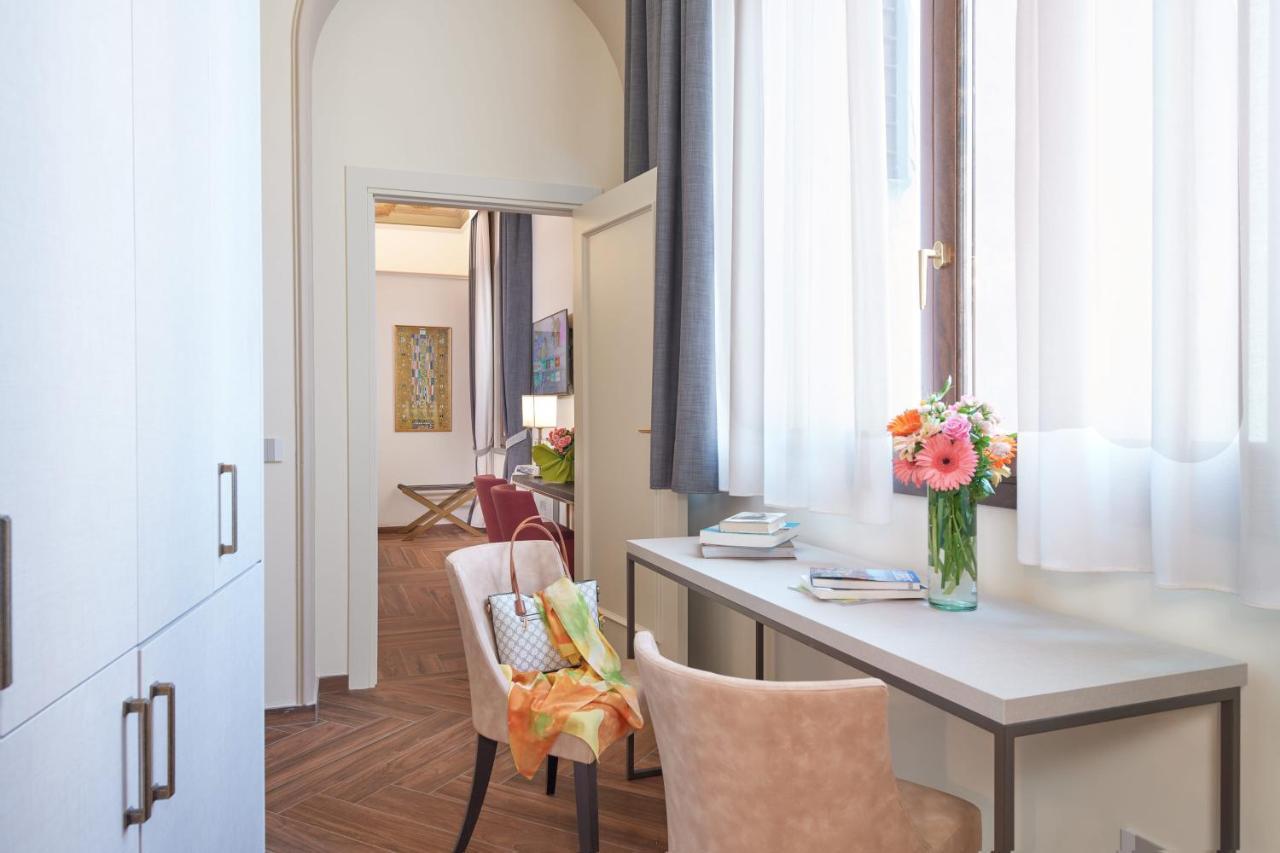 Residenza Mondragone Bed and Breakfast Florens Exteriör bild